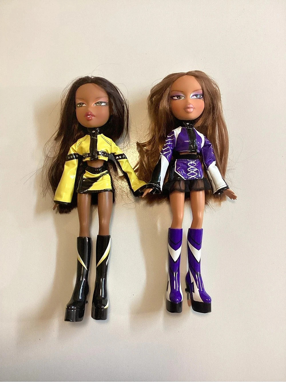 Set Lot Of 2 Bratz Dolls Scorchin Sasha Fashion Doll & Scorchin Yasmin